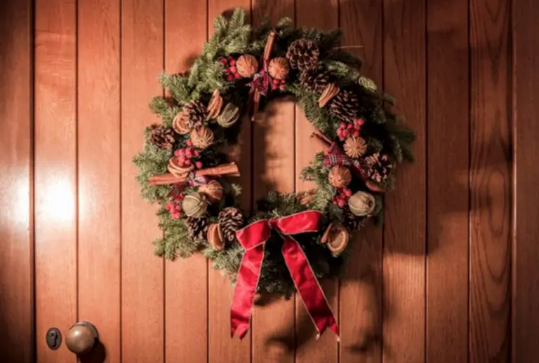 Cotswold Luxury-Arrival Scene Wreath 2