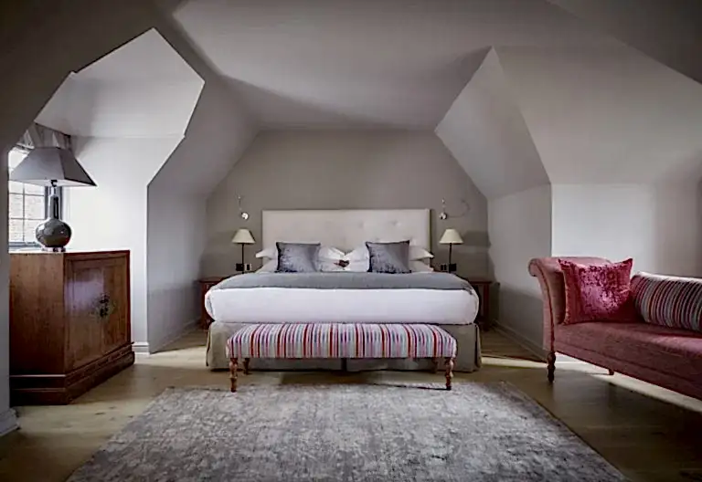 SmallSuite 22_bedroom